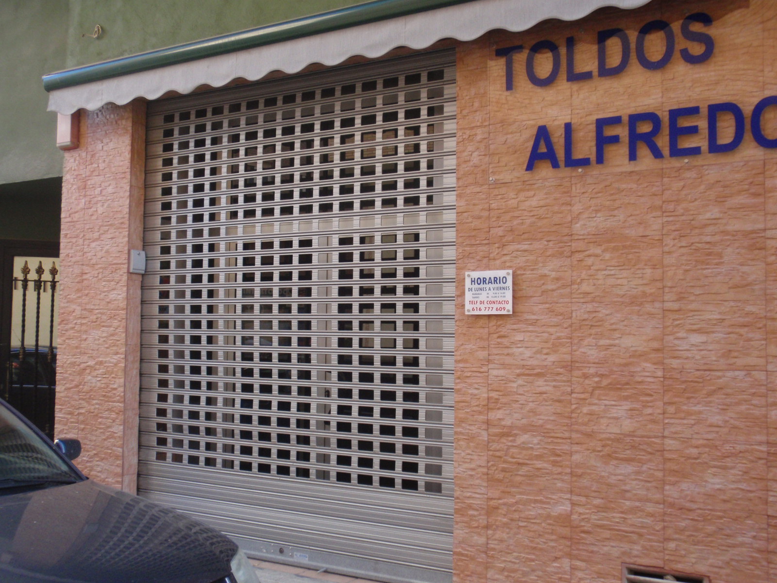 Puerta comercial 11