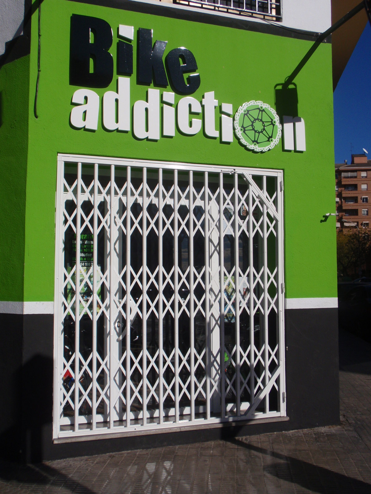 Puerta comercial 2