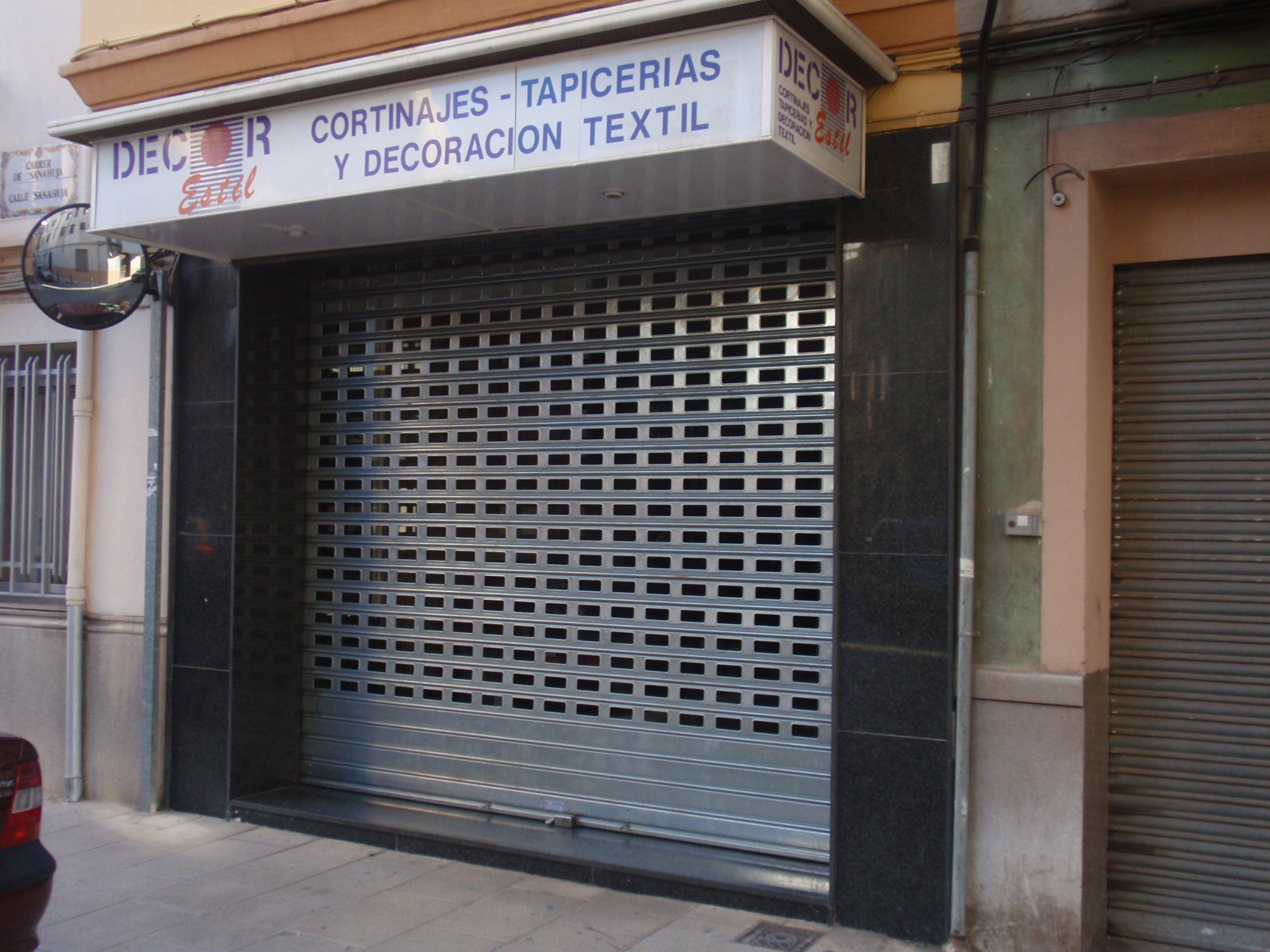 Puerta comercial 9