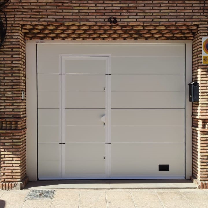 Puerta garaje 16